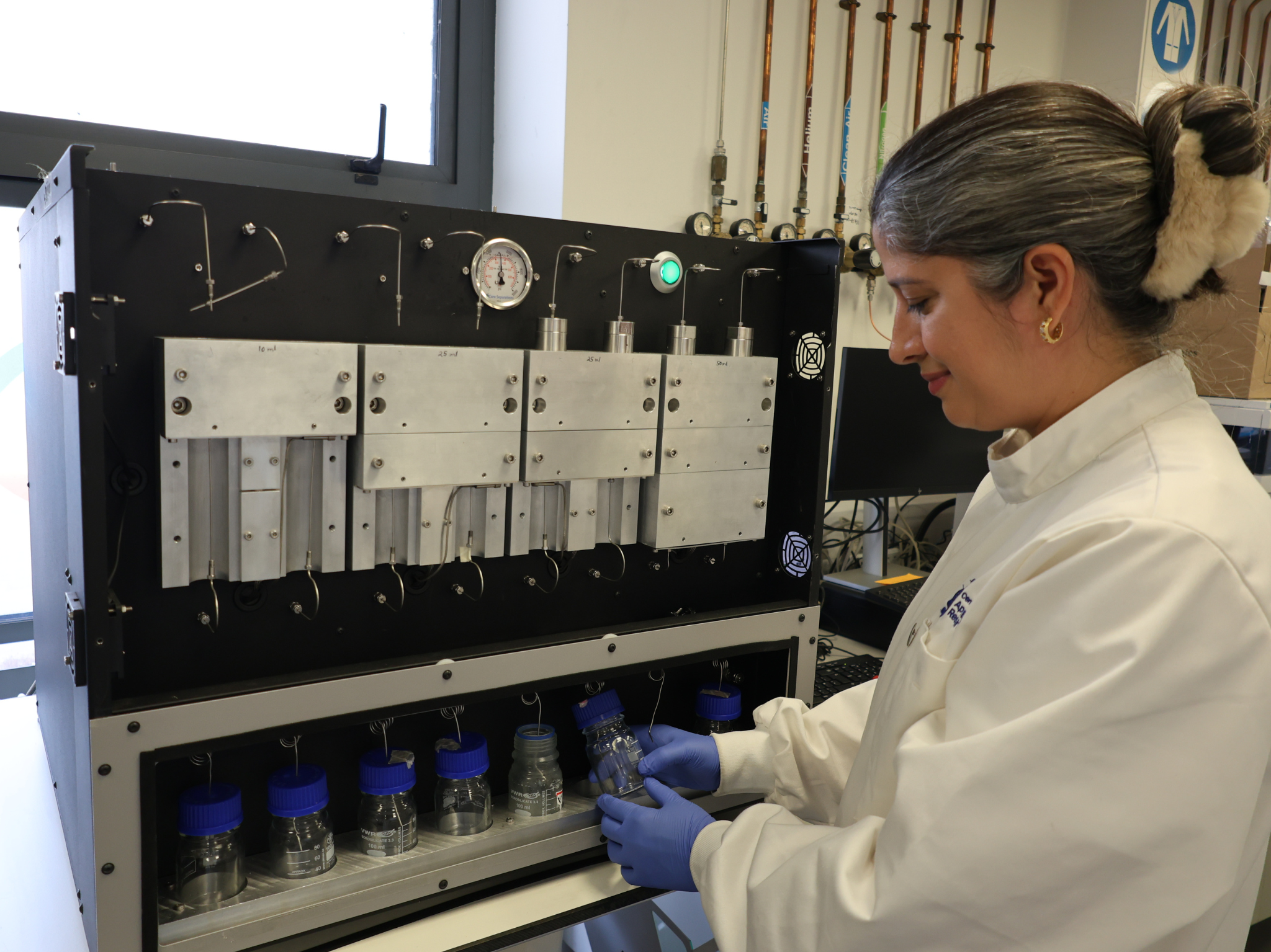 Dr Tielidy Lima carrying out laboratory research as part of the SPRINGWOOL project. Dr Tielidy Lima carrying out laboratory research as part of the SPRINGWOOL project.